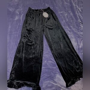 Umgee Black Velvet Wide Leg Pants Ruffle Hem Pull On Pants Small NWT